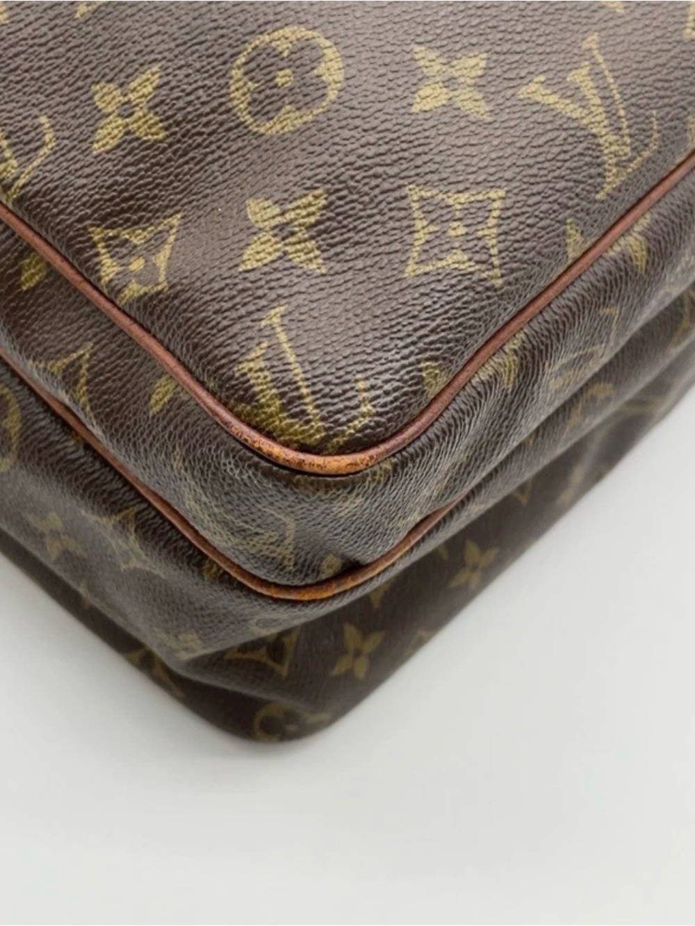Louis Vuitton Monogram NileMigratour Shoulderbag (prefacelift) - Picture 6 of 12